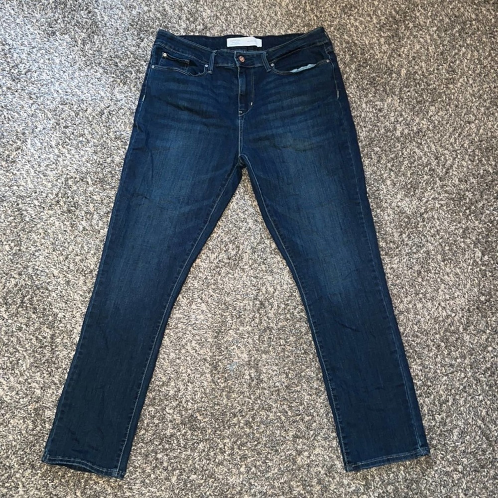 Men’s signature Levi jeans size 33 waist x 30 length